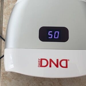 Daisy DND Silver and White Nail Dryer